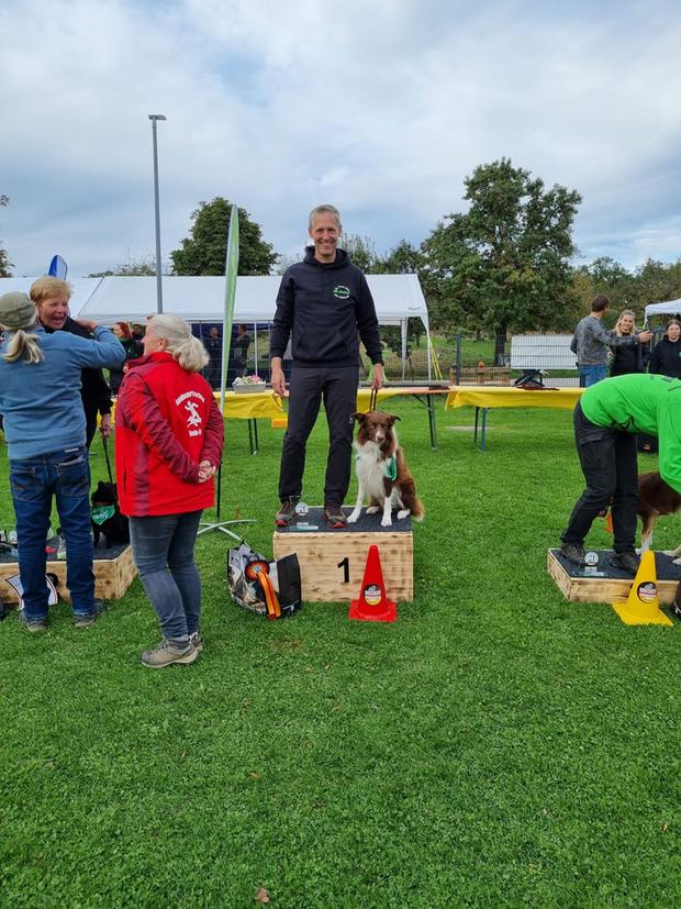 Glückliche Sieger: Andreas Rumold mit seinem Hund Miles